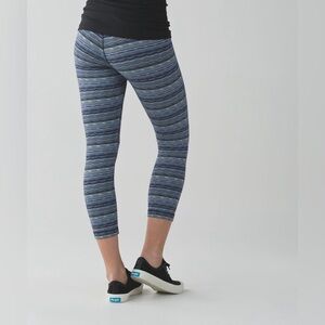 Lululemon Blue white and black Striped cropped capri wunder under Leggings